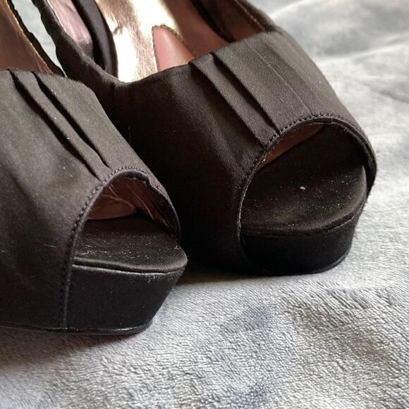 Paris Hilton platformโBowโDetailโPleatedโstilettoโheelsโsizeโ9โ1/2 - Picture 14 of 16